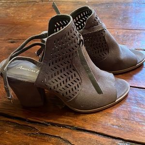 Never worn grey American Eagle heels. Size 8 1/2